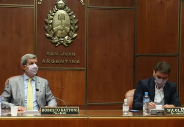 Mensaje de Uñac, con poca gente y conexión por Zoom Mensaje de Uñac, con poca gente y conexión por Zoom