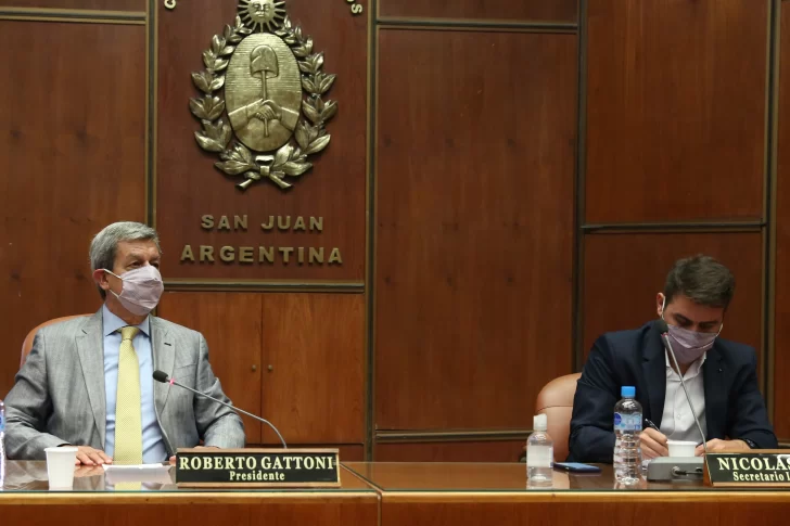 Mensaje de Uñac, con poca gente y conexión por Zoom