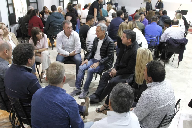 Sindicalistas y políticos hasta referentes sociales en un concurrido retiro