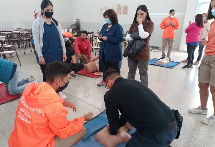 Deportes capacita en RCP