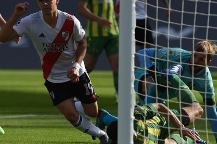A puro gol, River sacó su pasaje a los Cuartos