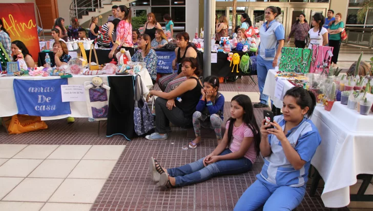 Llaman a emprendedores para una feria de regalos en redes sociales