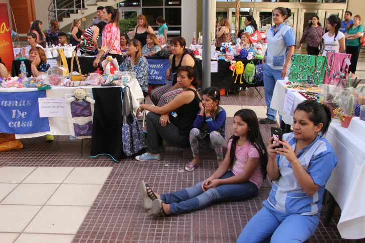 Llaman a emprendedores para una feria de regalos en redes sociales