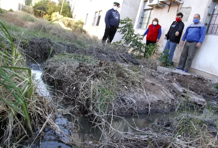 El drama de 350 vecinos que conviven hace años con los líquidos cloacales