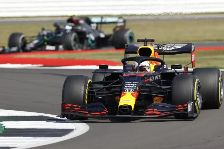 Verstappen domó a los Mercedes en Silverstone