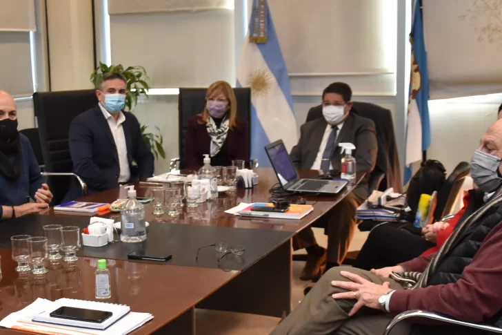 Hacienda confirmó el adelanto del 7% para agosto y otras mejoras a estatales