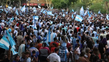 Desahogo y fiesta total en la Plaza 25 Desahogo y fiesta total en la Plaza 25