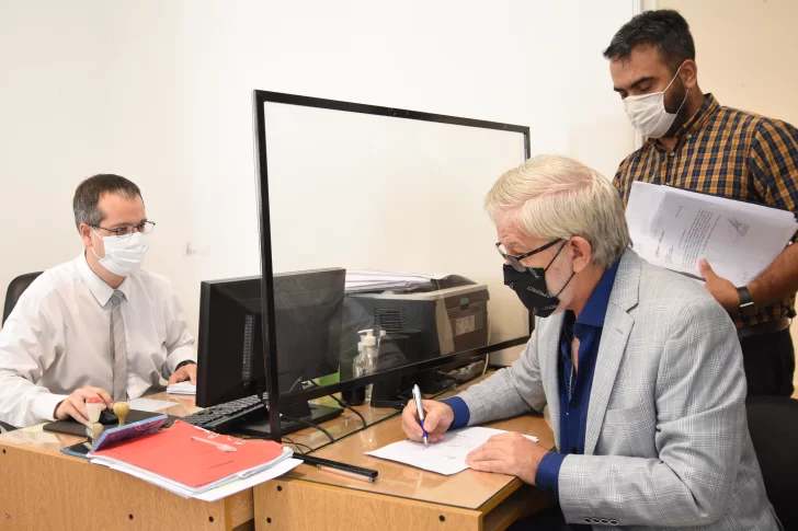 Quieren utilizar hasta las rejas del exestadio para proteger la escuela Normal Sarmiento