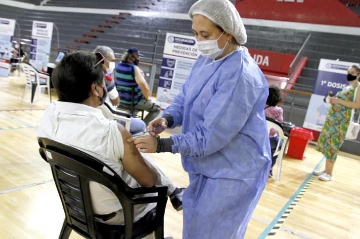 El domingo llegarán a la Argentina más de 800 mil dosis de la vacuna de AstraZeneca