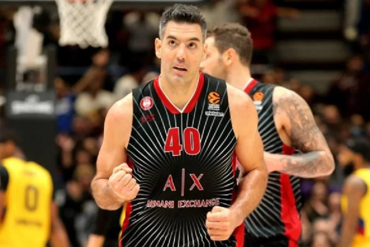 Luego de regresar y entrenarse, a Scola le ofrecieron un año más