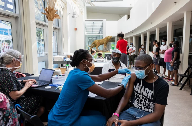 Los que no se vacunaron tienen once veces más probabilidades de morir Los que no se vacunaron tienen once veces más probabilidades de morir