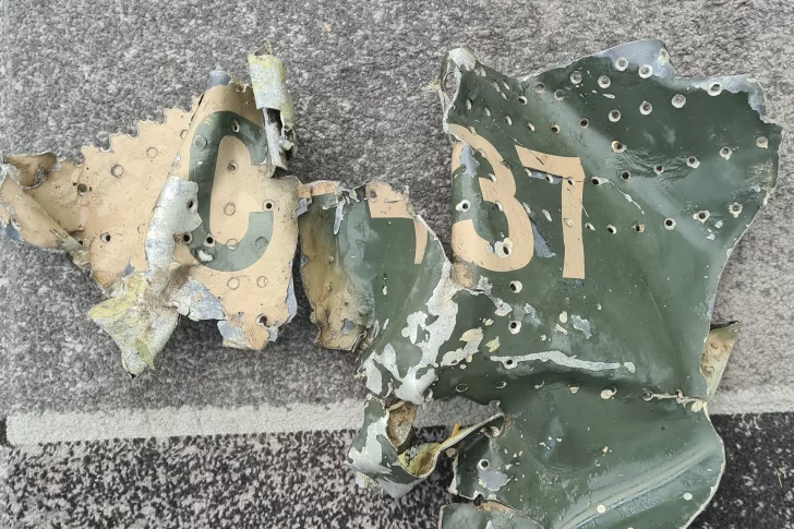 Soldado británico devuelve restos de un avión derribado en Malvinas
