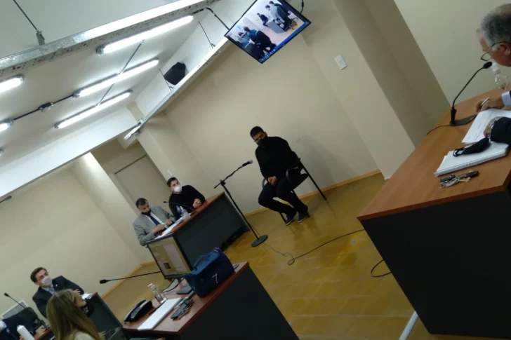 Dos policías a juicio acusados de golpear a un preso, Fiscalía pidió que los condenen