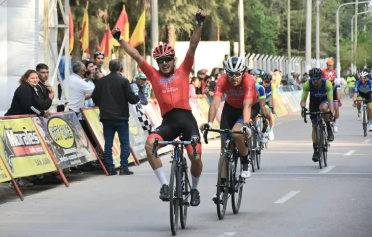 Iván Ruíz hizo feliz a medio Chimbas