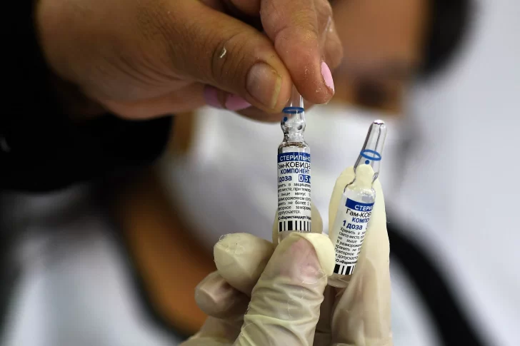 Personal de salud y mayores de 70 recibirán la tercera dosis de vacuna