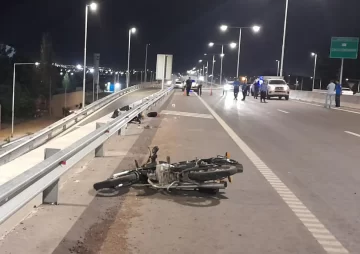 Volvía a casa tras una reunión con amigos y murió al chocar en la moto que conducía