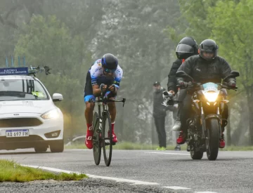 Laureano rompió relojes y lidera el Tour