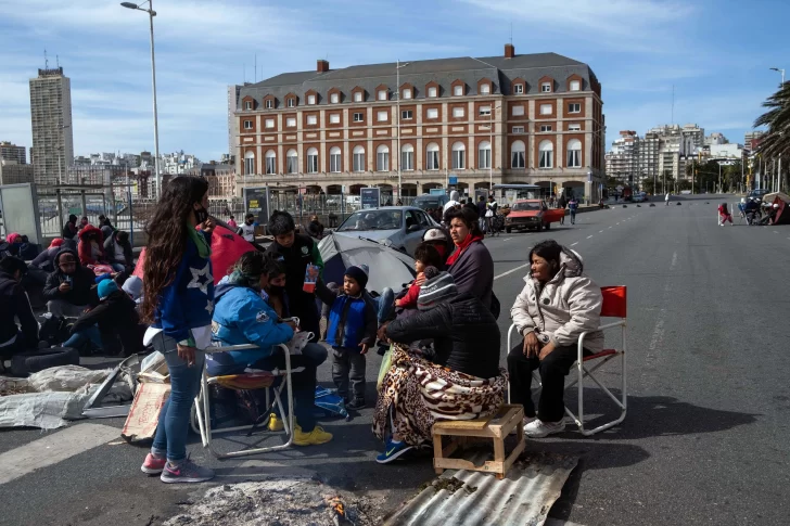 Prueban combinar vacunas rusa y británica para mejorar eficacia