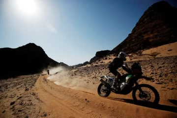 Benavides fundió su moto y abandonó