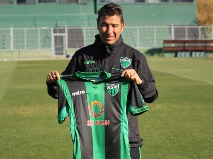 Antuña: “A cualquiera le seduce ser DT de San Martín, pero seguimos como el primer día” Antuña: “A cualquiera le seduce ser DT de San Martín, pero seguimos como el primer día”