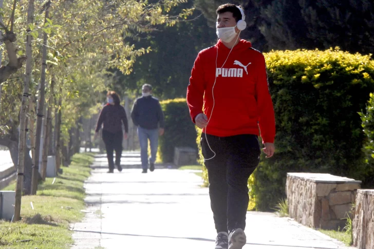 Tras un DNU, Rawson y Capital casi no suman prohibiciones pero sí controles