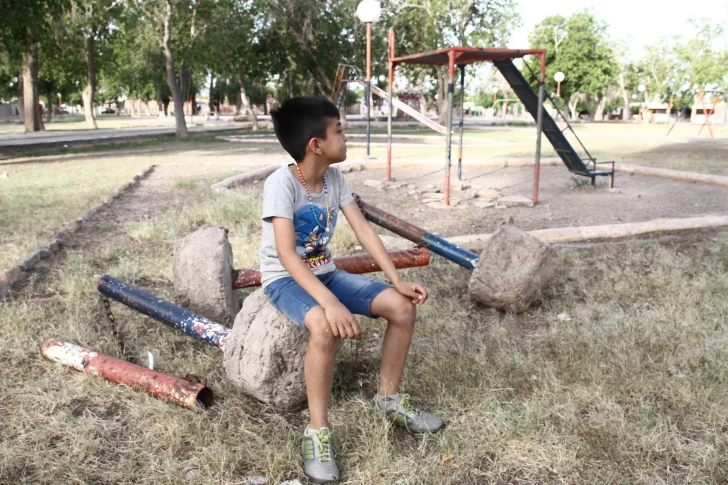 La plaza que por vandalismo y abandono se convirtió en un peligro para niños y adultos