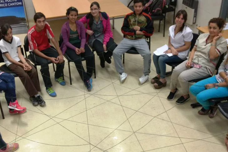 Con juegos y música quieren estimular el diálogo de jóvenes con  sus padres