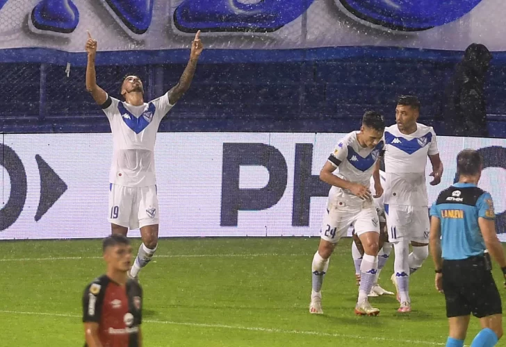 Con un gol de Lucero, Vélez arrancó con el pie derecho