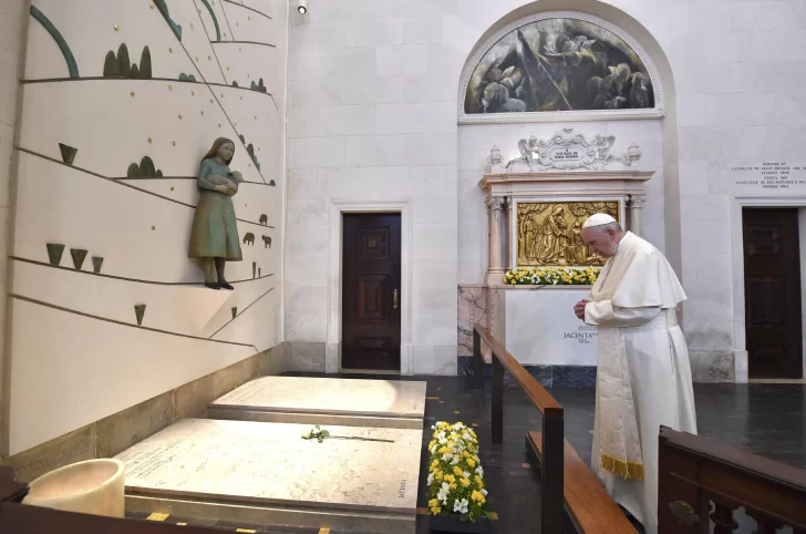 En Portugal, el Papa proclamó santos a los pastorcitos que vieron a la Virgen En Portugal, el Papa proclamó santos a los pastorcitos que vieron a la Virgen