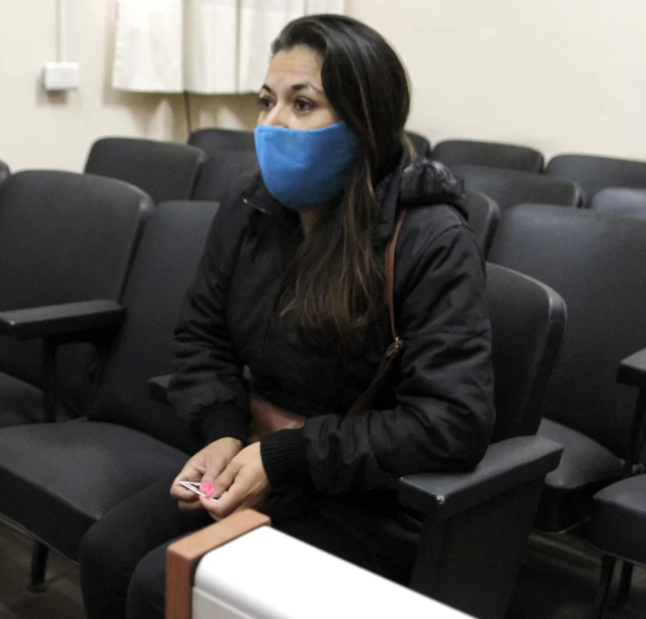 Mintió por su novio tras un robo, tendrá que dar mercadería y trabajar en un merendero Mintió por su novio tras un robo, tendrá que dar mercadería y trabajar en un merendero