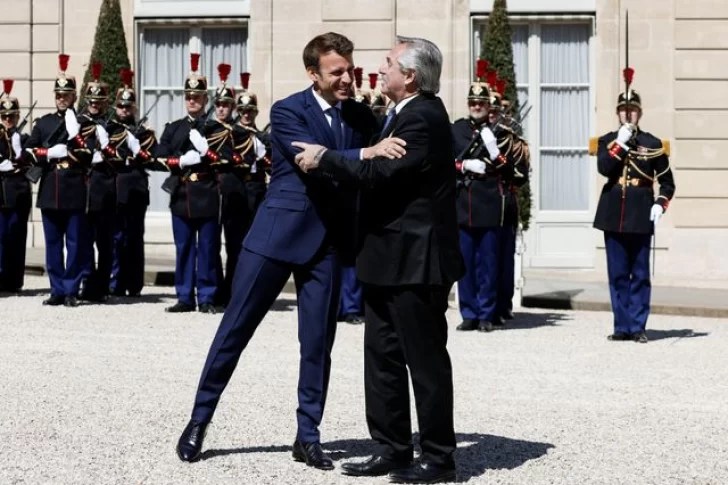 Alberto y Macron piden desde París “poner fin al ataque ruso” en Ucrania
