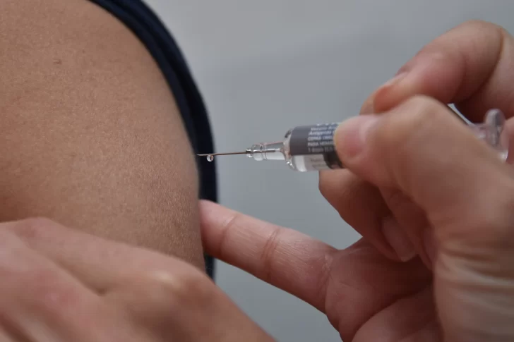 Infectólogos señalaron que las reacciones alérgicas a las vacunas son “poco frecuentes”