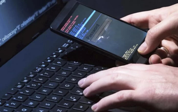 Lo más seguro es una contraseña larga y distinta en cada aplicación