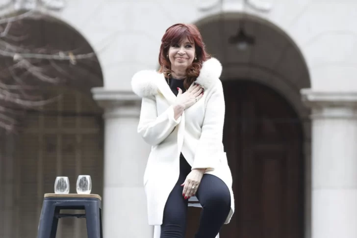 CFK pidió dejar la vacuna y la pandemia “afuera de la grieta”