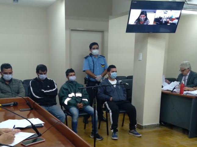 Admitieron que abusaron y corrompieron a una menor