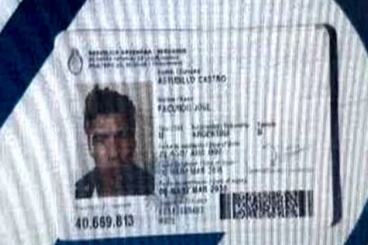 Aparece la foto del DNI en teléfono de un policía