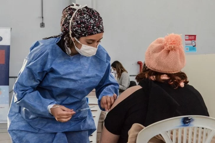 Afirman que el riesgo de trombos por Covid-19 es mucho menor tras vacunarse