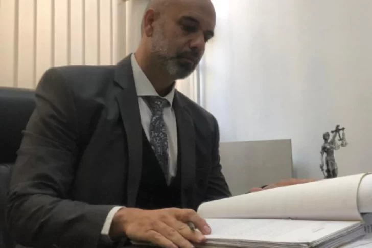 Albañil llega a juicio acusado de violar a su pequeña prima