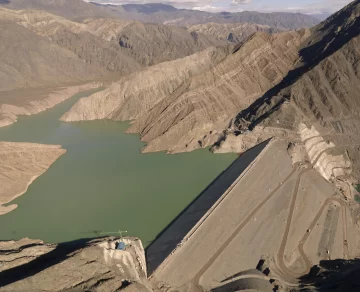 Por las nevadas, prevén que el río derrame esta temporada 992 hm3, contra 536 de la anterior Por las nevadas, prevén que el río derrame esta temporada 992 hm3, contra 536 de la anterior