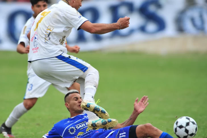 Larga el Oficial después de las postergaciones