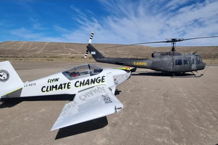 Construyeron su propio avión para viajar de Ushuaia a Alaska