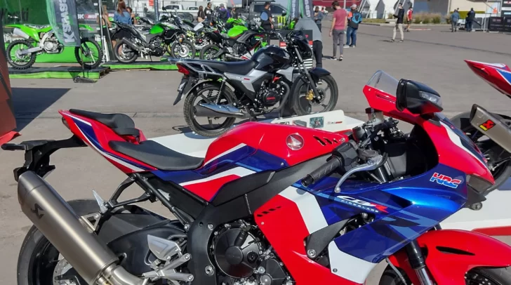 El paddock, esa zona concurrida y colorida El paddock, esa zona concurrida y colorida