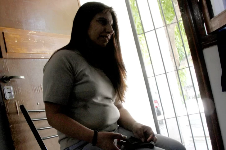 Por 27 años su esposo la hostigó y le prohibió trabajar: lo superó con ayuda