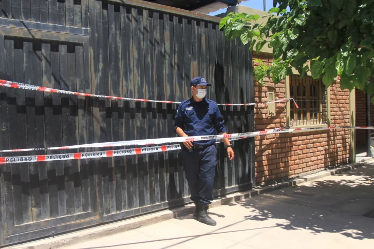 Suponen que el subcomisario de la Federal conocía a la persona que lo mató a puntazos