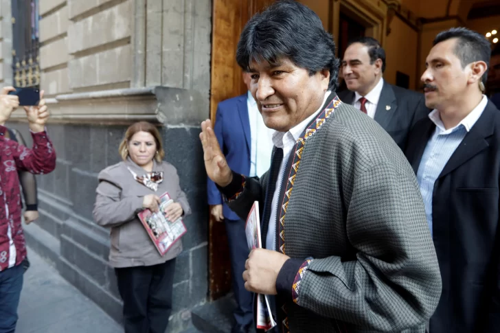 Evo coordina la campaña de su partido desde la Argentina