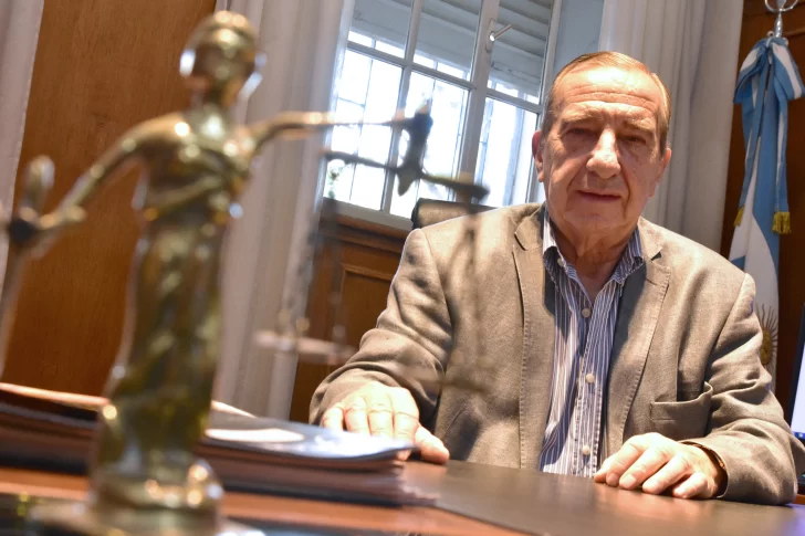 Juez federal dijo que evalúa jubilarse este año, pero todo indica que no tiene otro camino