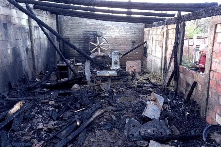 No saben qué causó un incendio que dejó millonarias pérdidas en histórica carpintería