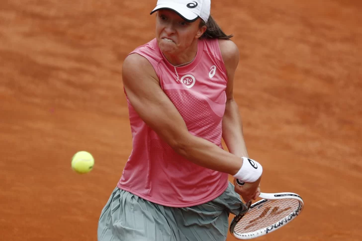 Swiatek ganó por paliza