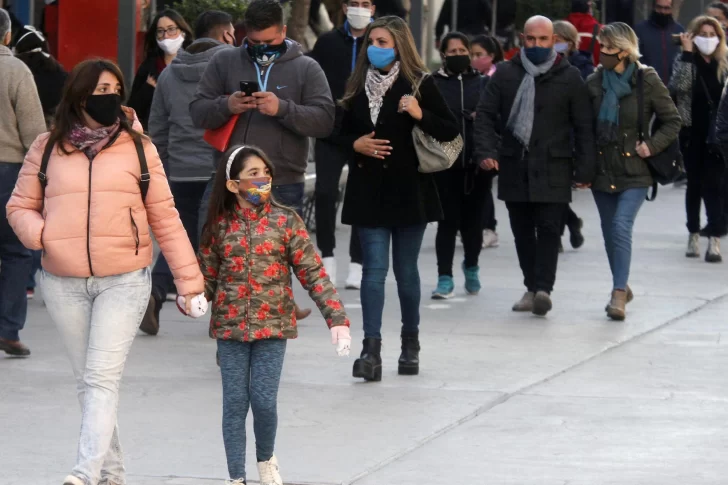 Caminatas sí, deportes no; vía libre para comercio, industrias y restoranes