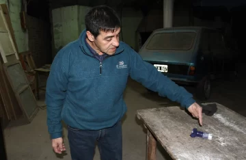 Entran 4 ladrones armados a la casa de un carpintero y un vecino acaba ensangrentado